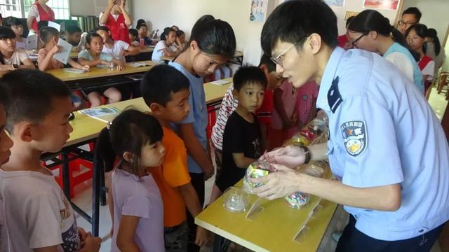 未成年人放暑假 安全意識別“放假”