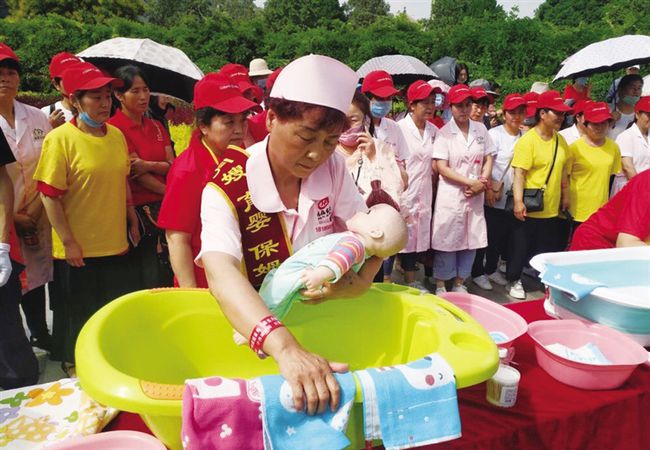 14項(xiàng)任務(wù)持續(xù)促進(jìn)家政服務(wù)業(yè)提質(zhì)擴(kuò)容 九部門(mén)發(fā)布工作方案