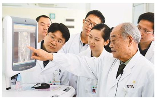6名院士4名教授講授大學(xué)基礎(chǔ)課 是否大材小用？
