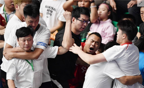 全武行！全運賽場球迷安保爆發(fā)沖突