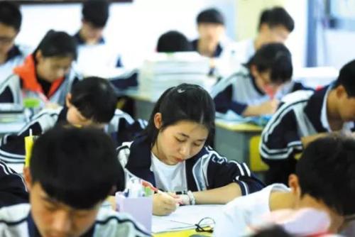 外省回京考生學(xué)業(yè)考成績認(rèn)證首次在線辦理