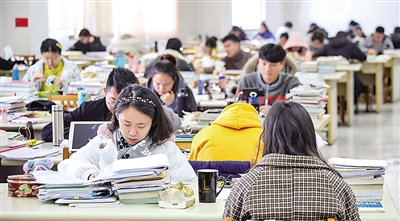 高校研究生拖欠學(xué)費為何難解